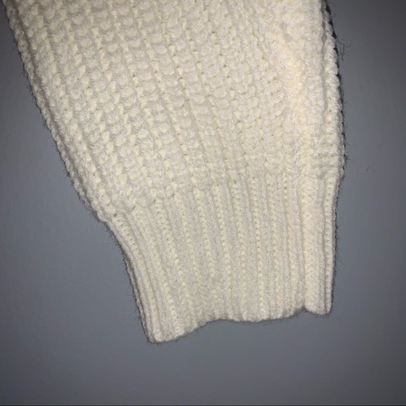 Off white Cropped Scallop Hem Knit Sweater - Picture 6 of 7